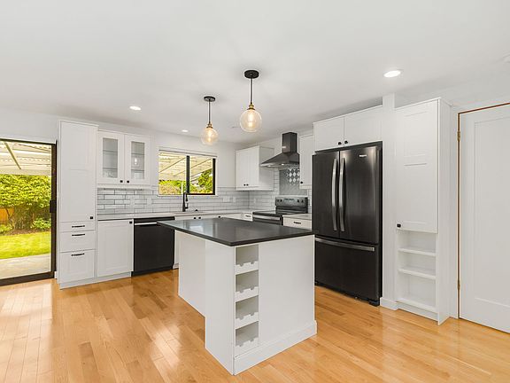 4th image of 13537 37th Ave NE