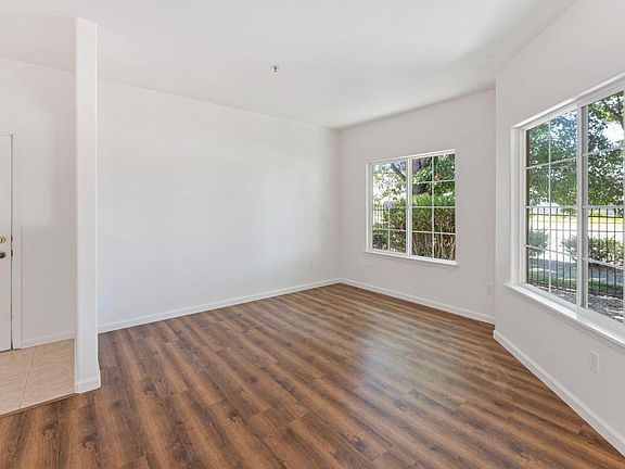 4th image of 4200 E Commerce Way Unit 1414