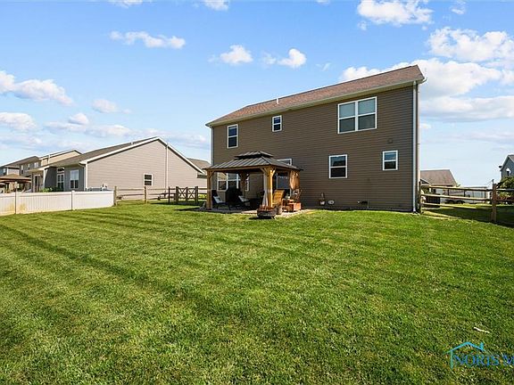 4th image of 215 Enright Dr