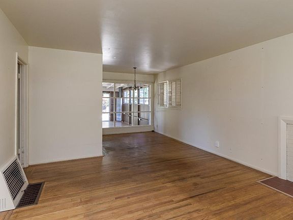 5th image of 2415 Cory Ave