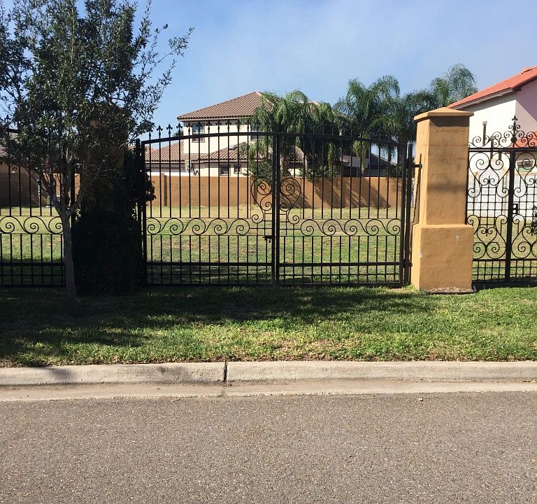 1st image of 604 S 1st St