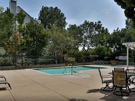 4th image of 6057 Loynes Dr #13