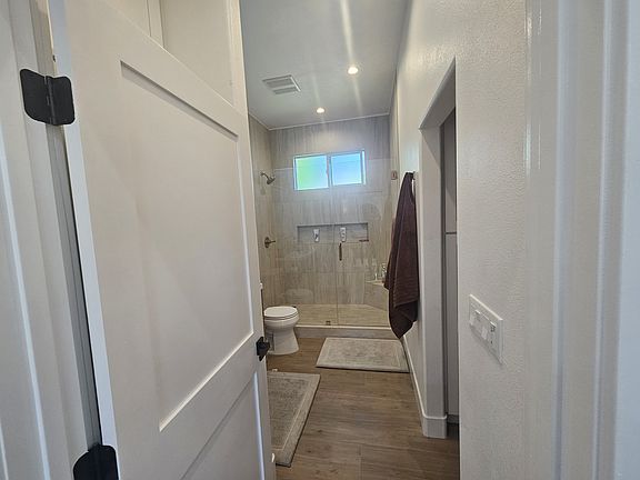 4th image of 5907 Shoshone Ave