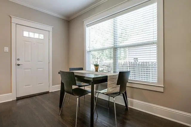 839 Woodlawn Ave — Photo 5