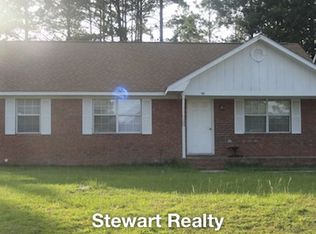 94 Jamey Ln, Hinesville, GA 31313