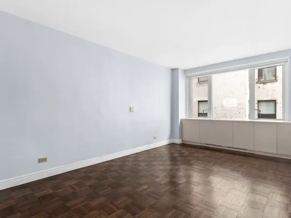 301 East 22nd Street image 12 of 21