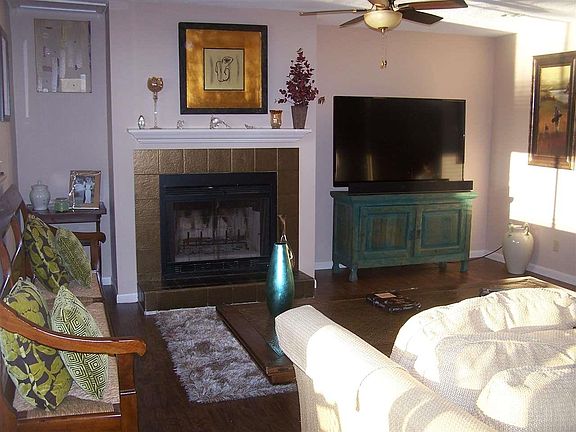 4th image of 19 Port Royal Way #19