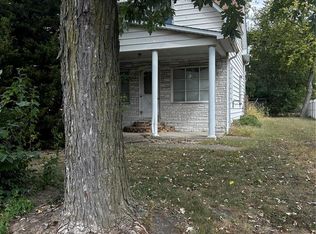 318 N Cedar St, Nokomis, IL