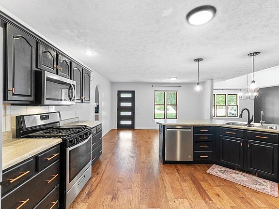5th image of 1601 Inverness Dr