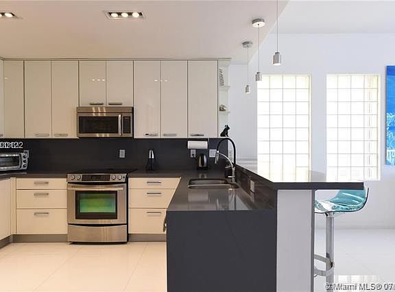 4th image of 20740 NE 30th Pl