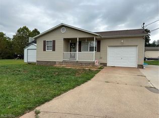 456 Alpine St, Mineral Wells, WV 26150