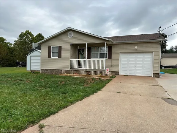 456 Alpine St, Mineral Wells, WV 26150