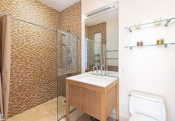 5th image of 85 Adams St APT 16C