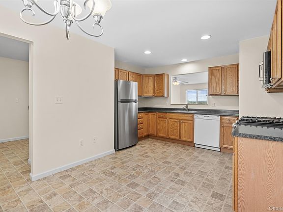 4th image of 1204 Eagles Ridge Road