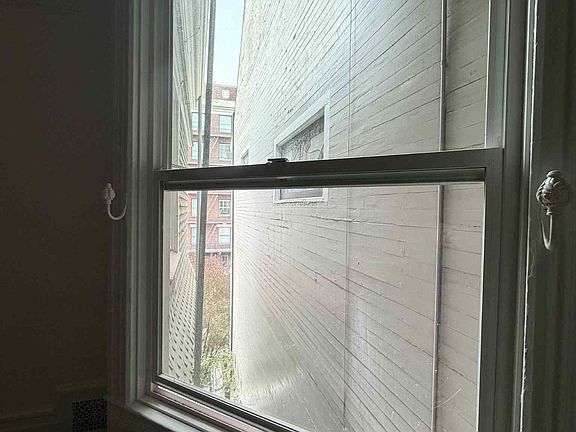 4th image of 2141 Pacific Ave #2
