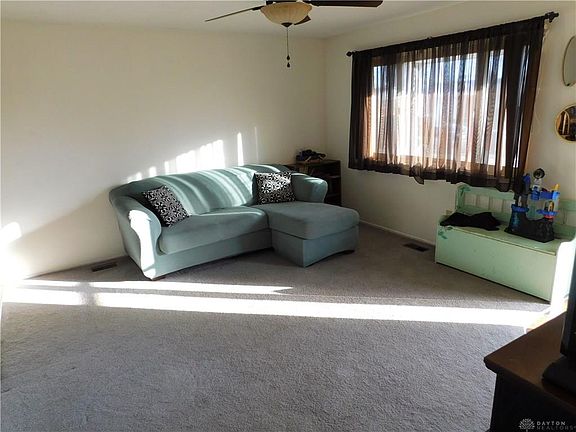3rd image of 1037 Nutmeg Sq N