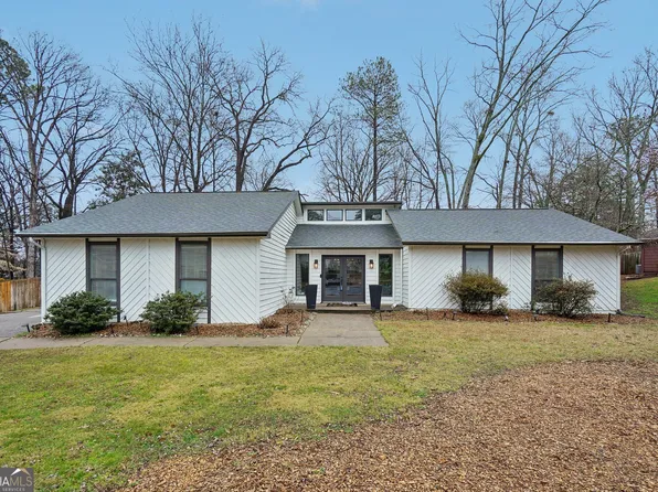 2745 Shadow Pine Dr, Roswell, GA 30076