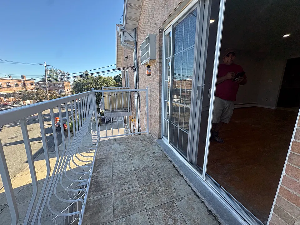 327 Quincy Ave #2