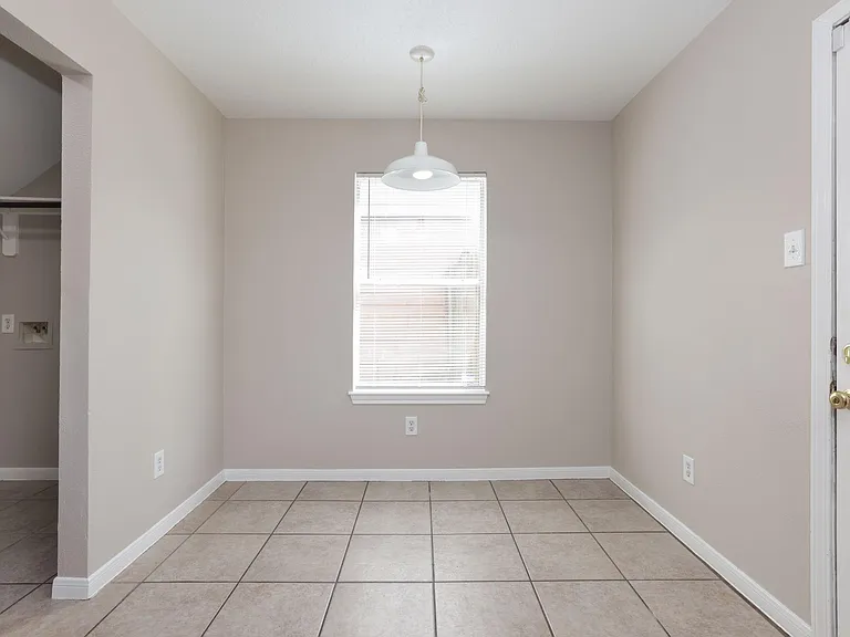 15422 Ferness Ln — Photo 16