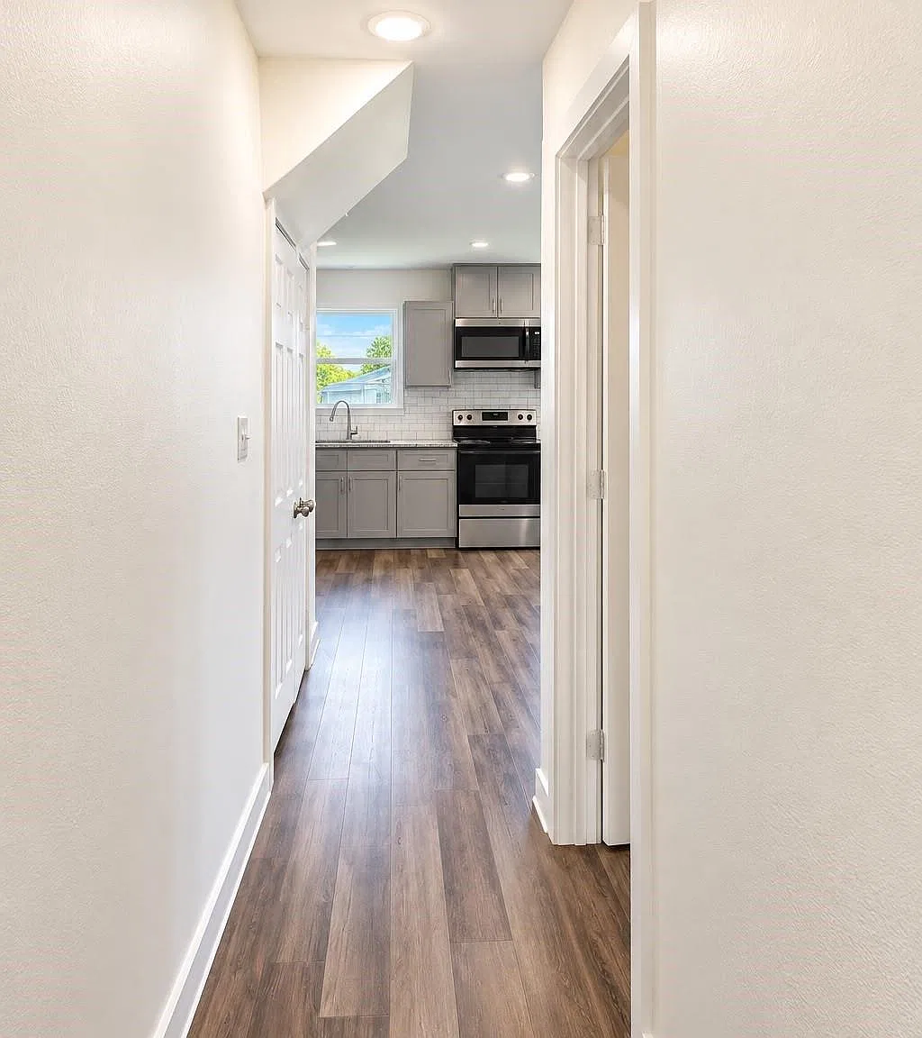 3 bed, 2.0 bath, 2320 sqft, $1,650 — Photo 3