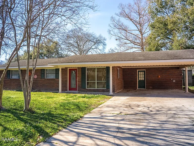 213 Birch Dr — Photo 1