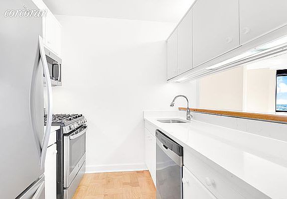 5th image of 415 E 37th St APT 42C
