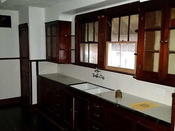 5th image of 718 McDonough Ave