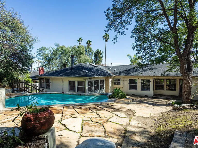 19439 Oxnard St — Photo 11
