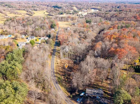 1805 Greenhill Rd, Mount Airy, NC 27030