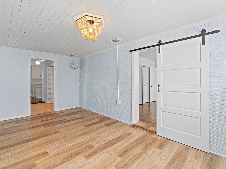 1812 E Avery St — Photo 15