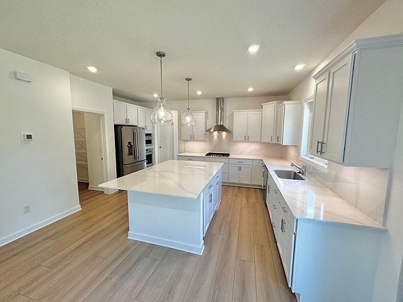 4th image of 2704 Aspen Dr
