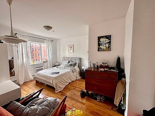 3rd image of 567 Warren St #405