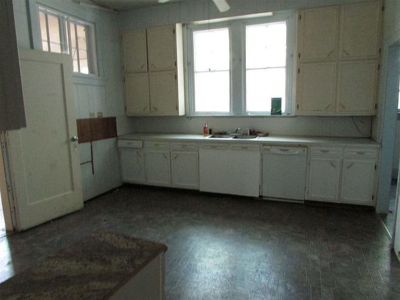 5th image of 1201 Hickory St
