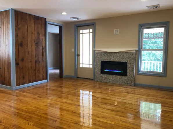 120 Market St, Moscow, PA 18444