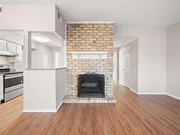 5th image of 611 Trailwood Ct