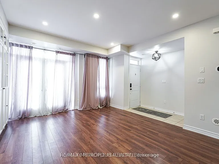 9621 Jane St #6 — Photo 7