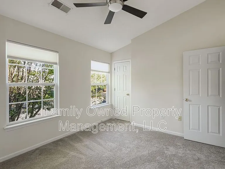 502 Tree Branch Cir — Photo 24