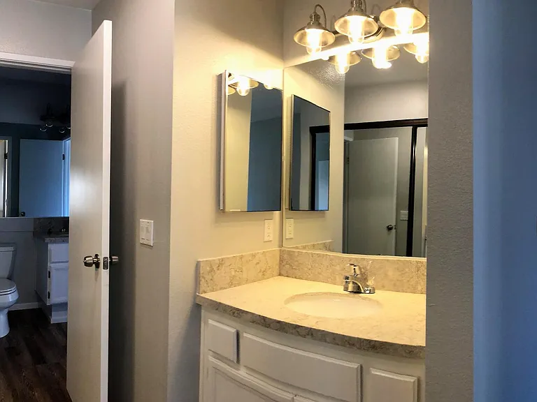 1/4 bath in 2nd Master bedroom