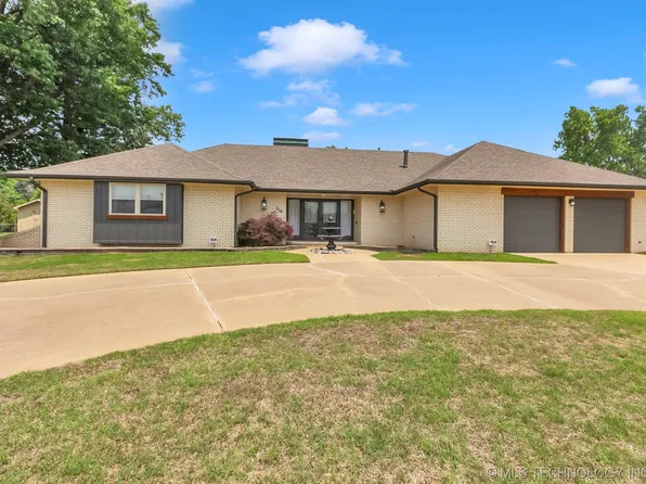 1110 E 8th St, Cushing, OK 74023