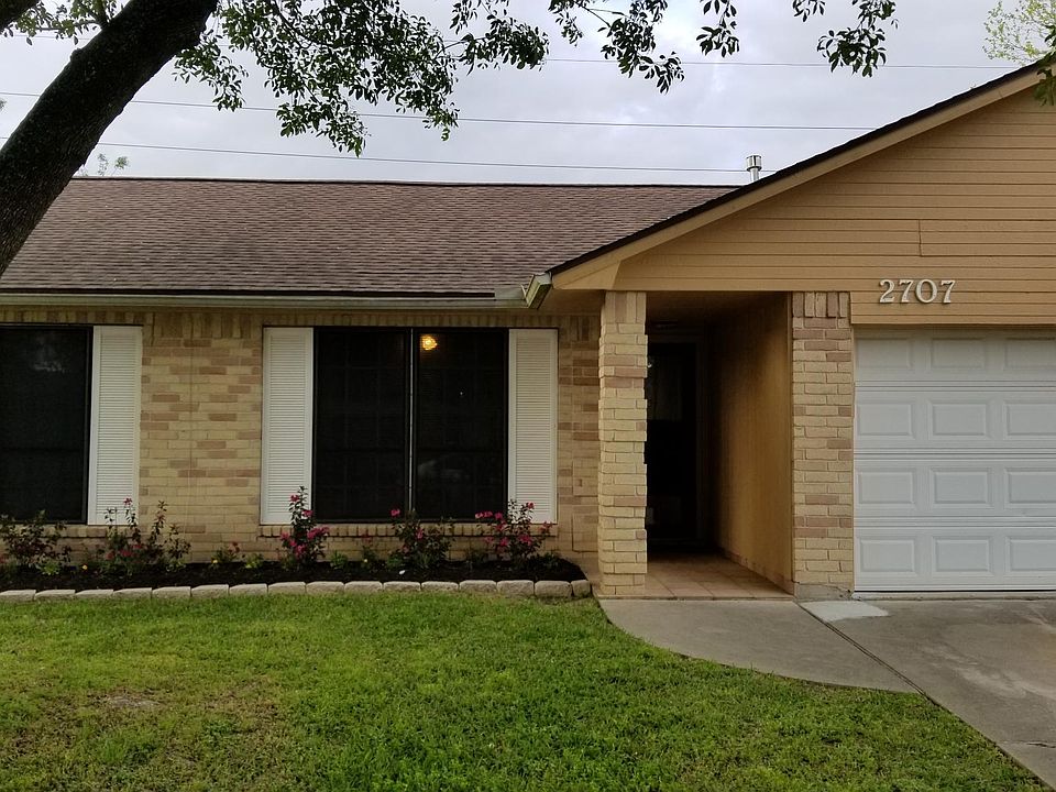 1st image of 2707 N Brompton Dr