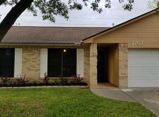 2707 N Brompton Dr, Pearland, TX 77584