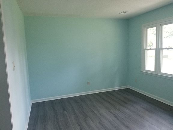 3rd image of 324 Brentwood Dr