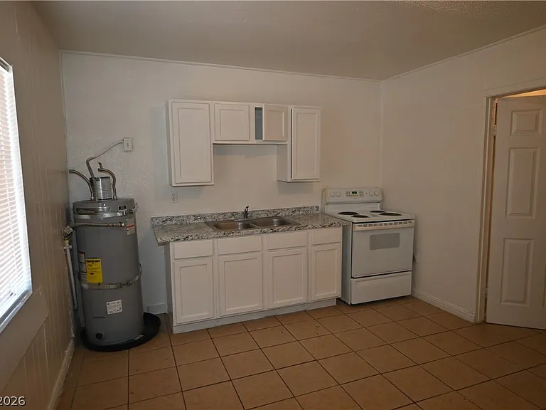1007 C St #3 — Photo 3