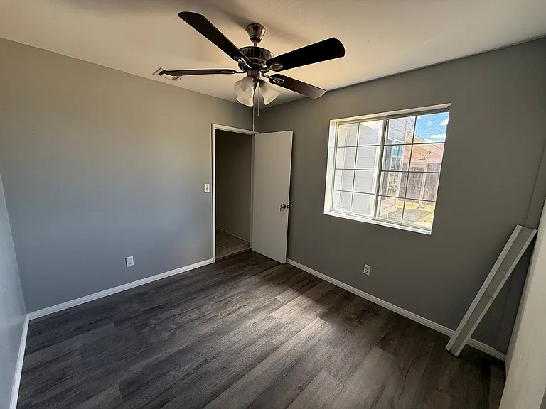 44466 Meadow Grove St — Photo 15