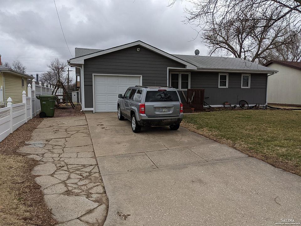 1st image of 761 Willow Dr