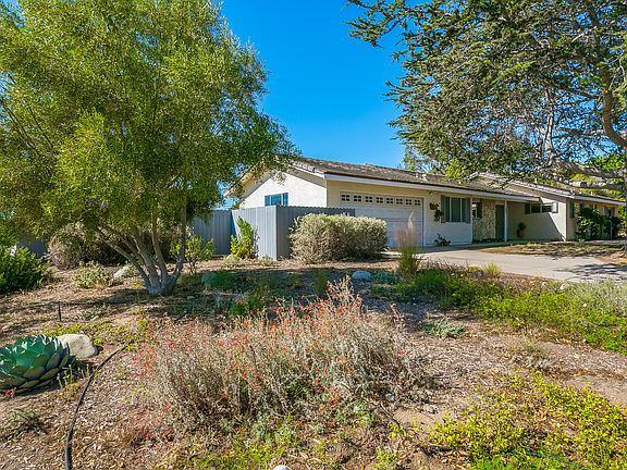 4th image of 383 Carol Dr