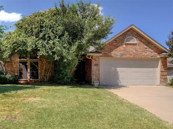 2504 John Dr, Denton, TX 76207