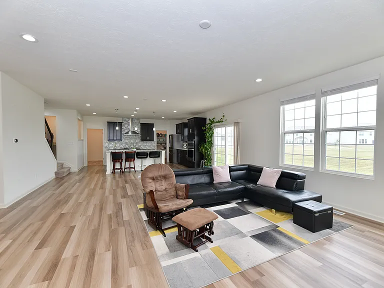 6013 Meadowview Dr — Photo 9