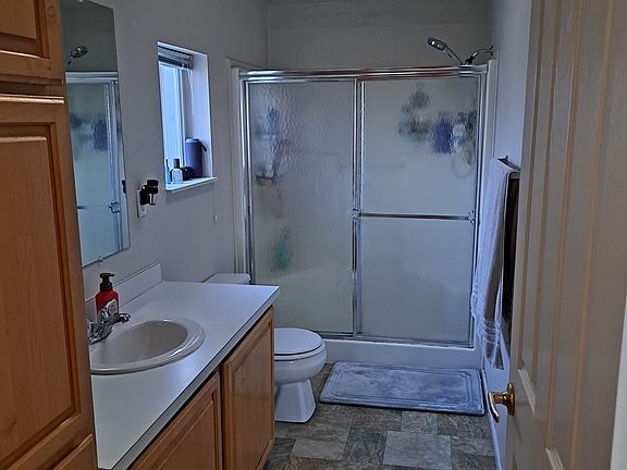 3rd image of 215 Easy St