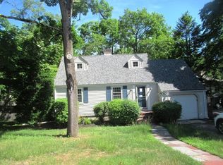 27 Kirkland Cir, Wellesley, MA 02481